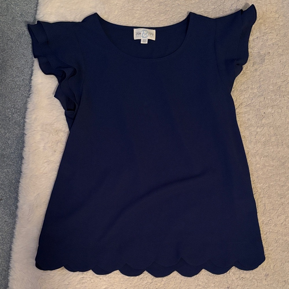 NWOT - Navy Scallop Sleeve Top